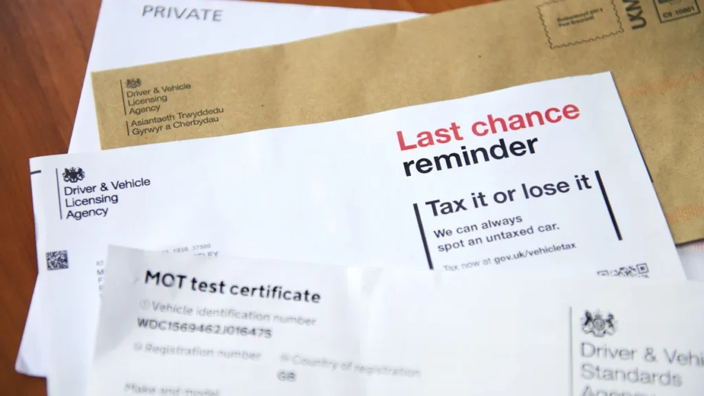 DVLA phát cảnh báo "5 phút" tới toàn bộ 42 triệu tài xế tại Anh a dvla car tax reminder